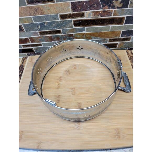 Vintage Fire King Casserole Clear Glass, Lid & Carrier Stainless, 1-1/2 Quart - Picture 6 of 6